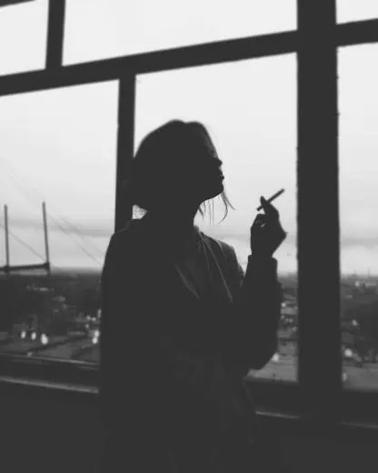Cigarro de palha: como enrolar, riscos à saúde e redução de danos